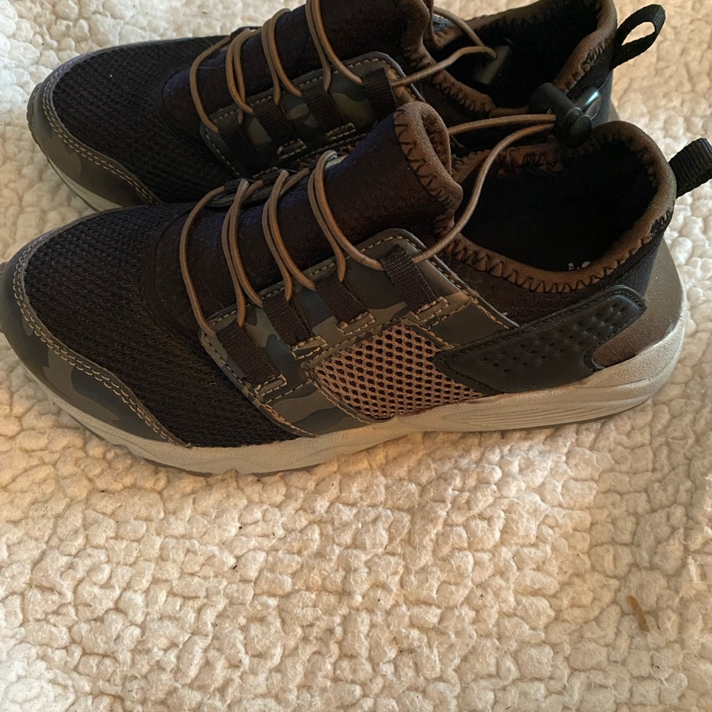 Art Class Boys Shoes size 3 Y